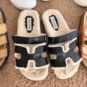 Steve Madden Black and Tan Fuzzy Slides